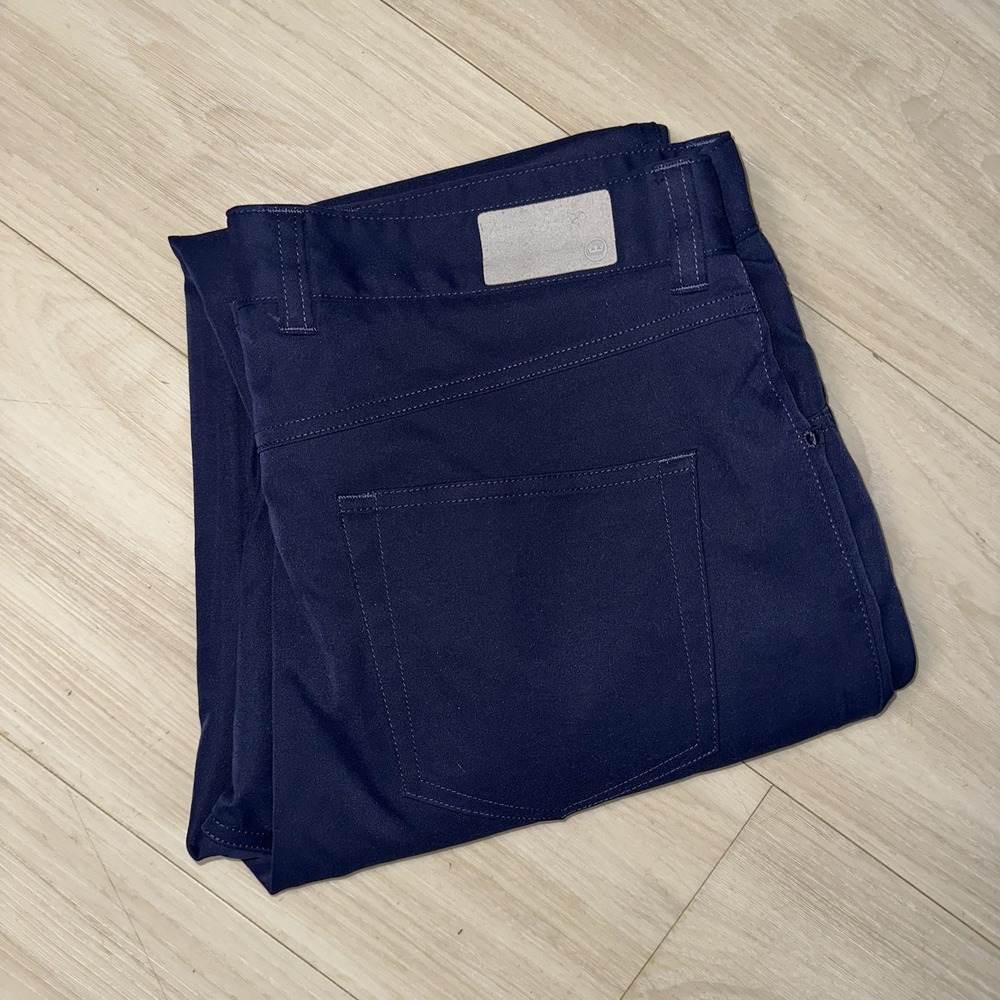 Travis Mathew Golf Polo Shirt Mens M Blue Floral Performance Stretch Palm Trees